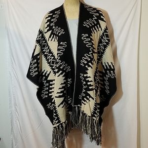 NWT Hem & Thread Sweater Shawl One Size